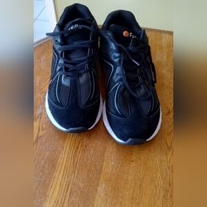 Black NWOT FitVille Wide Fit Athletic Shoes for Men
